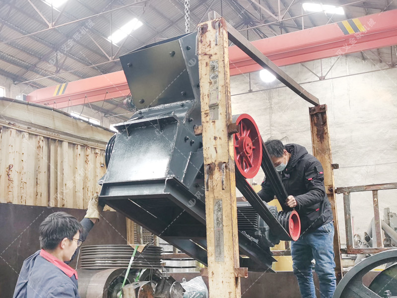 PC310X520錘式破碎機發往河南洛河破碎化工產品