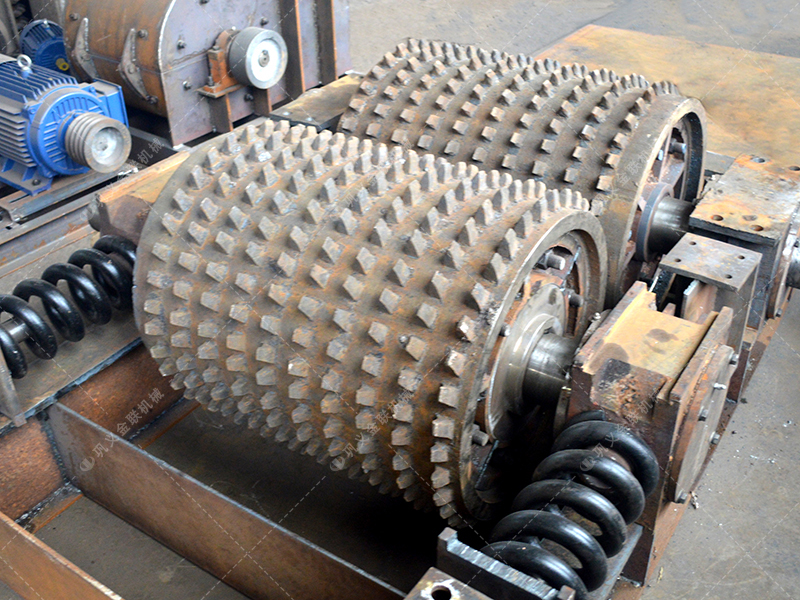 為何越來(lái)越多的礦山選擇雙齒輥而非顎式破碎機(jī)？這3點(diǎn)很關(guān)鍵！