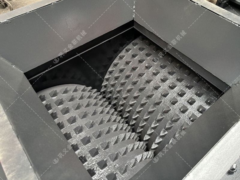 大塊煤矸石直接喂料會損壞設備？狼牙齒輥為何敢承諾'來者不拒'？